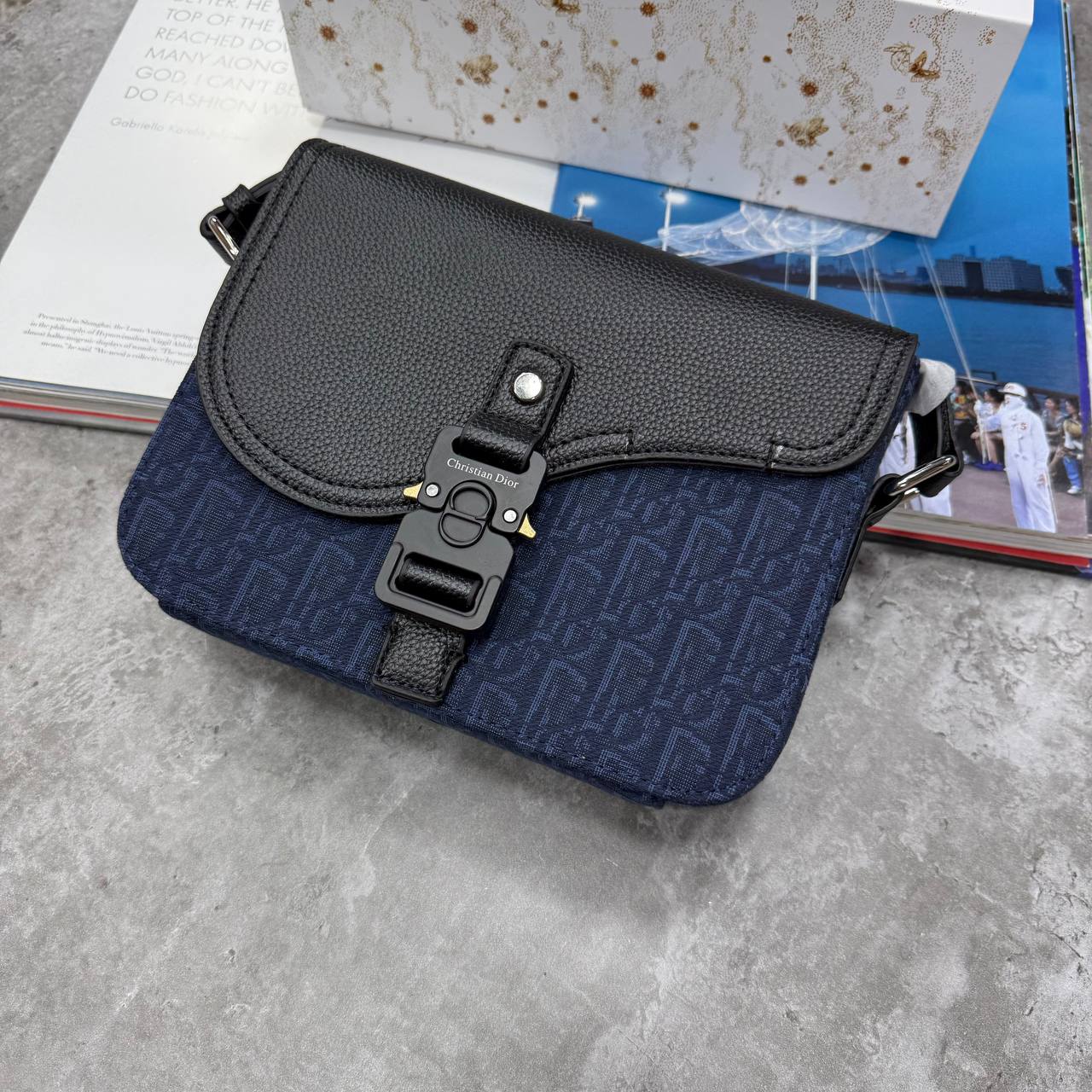 CD SADDLE MESSENGER BAG - NAVY