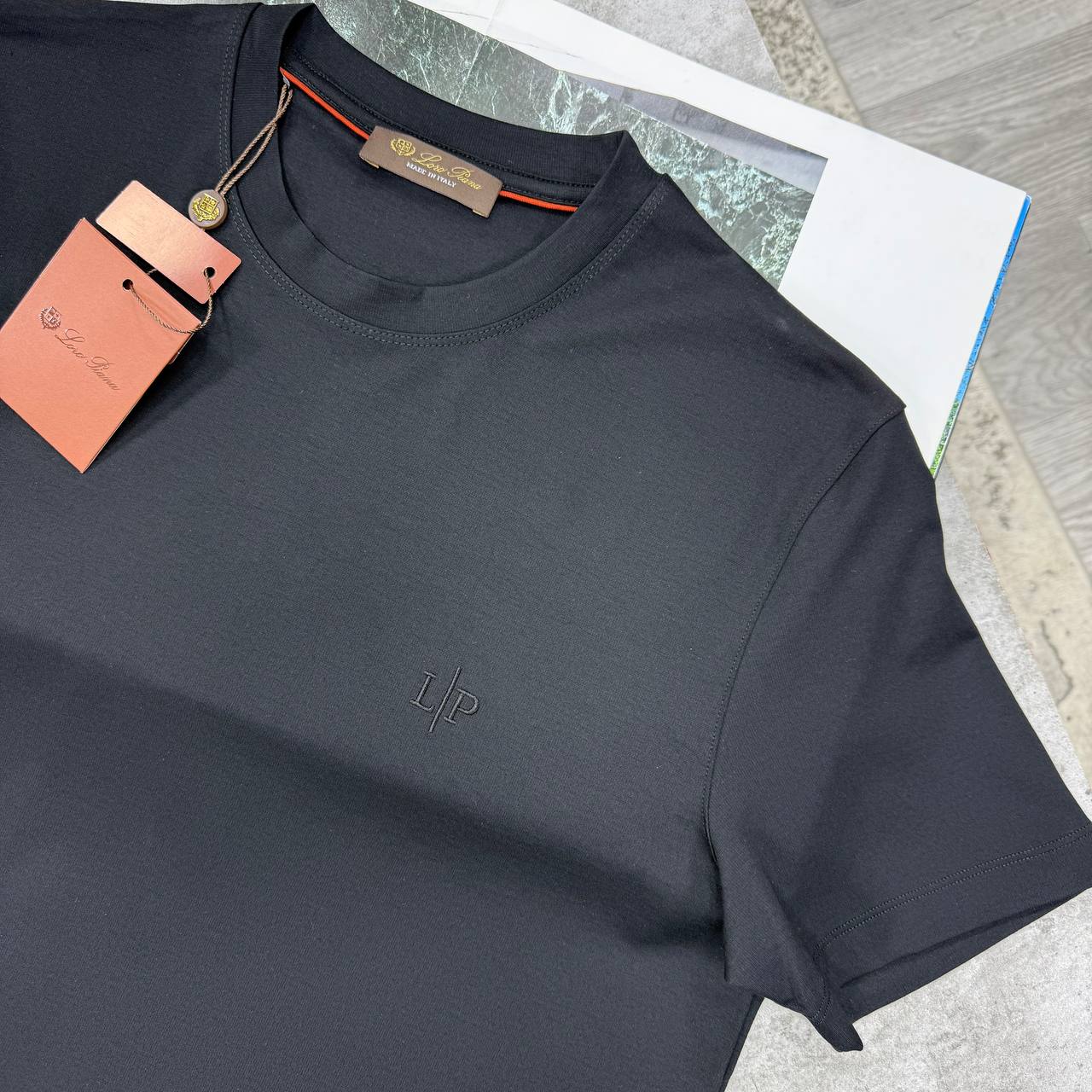 LORO CREWNECK TSHIRT - BLACK