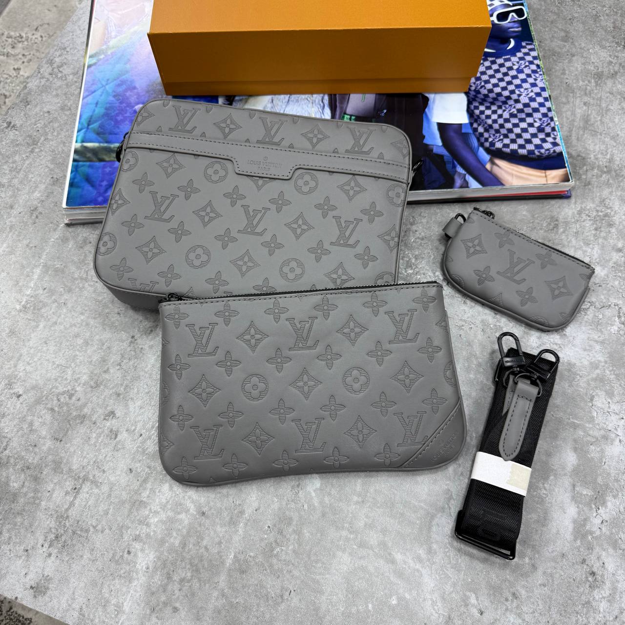 LVE MONOGRAM TRIO MESSENGER BAG - GREY