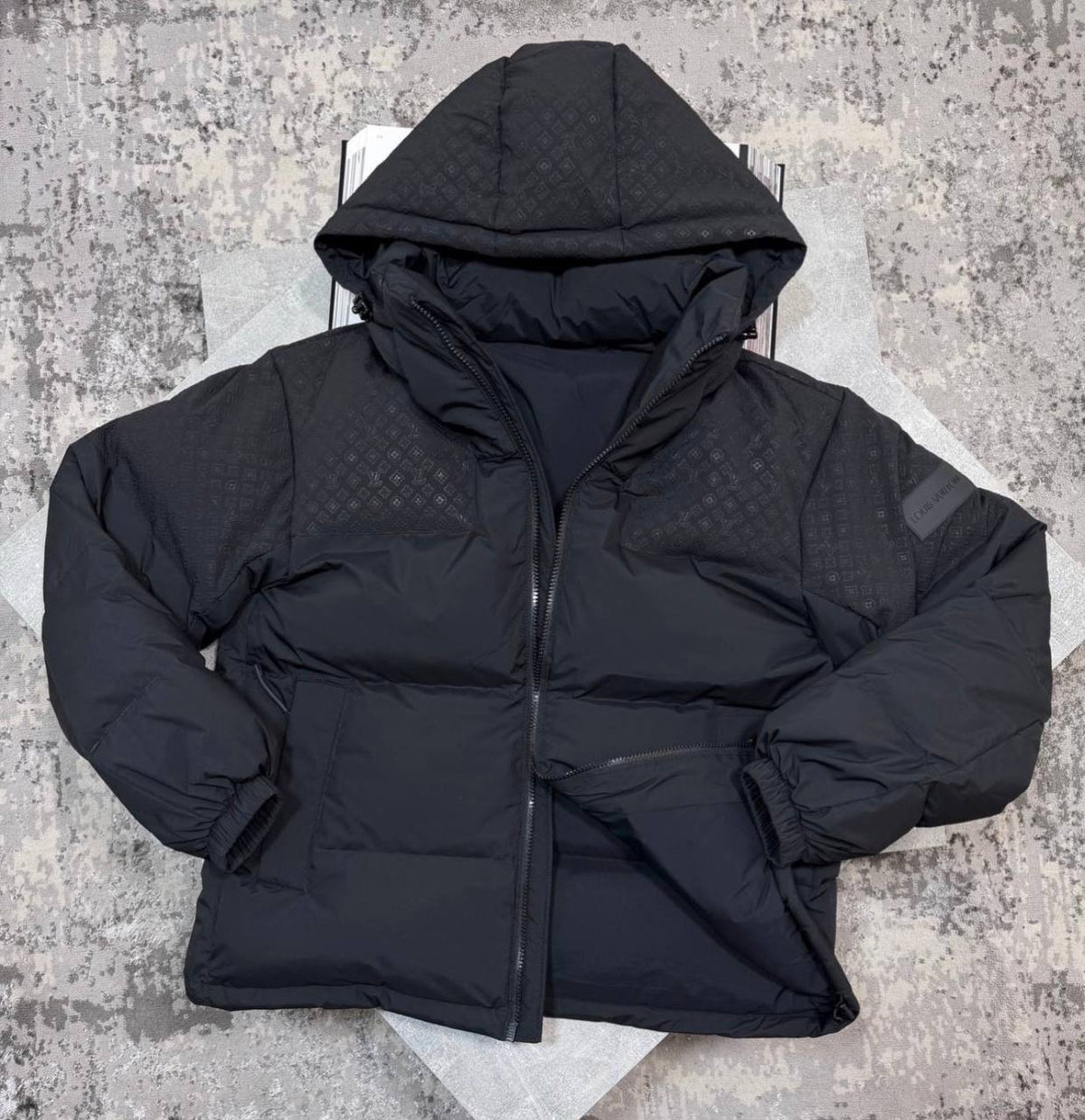 LVE PUFFER JACKET - BLACK