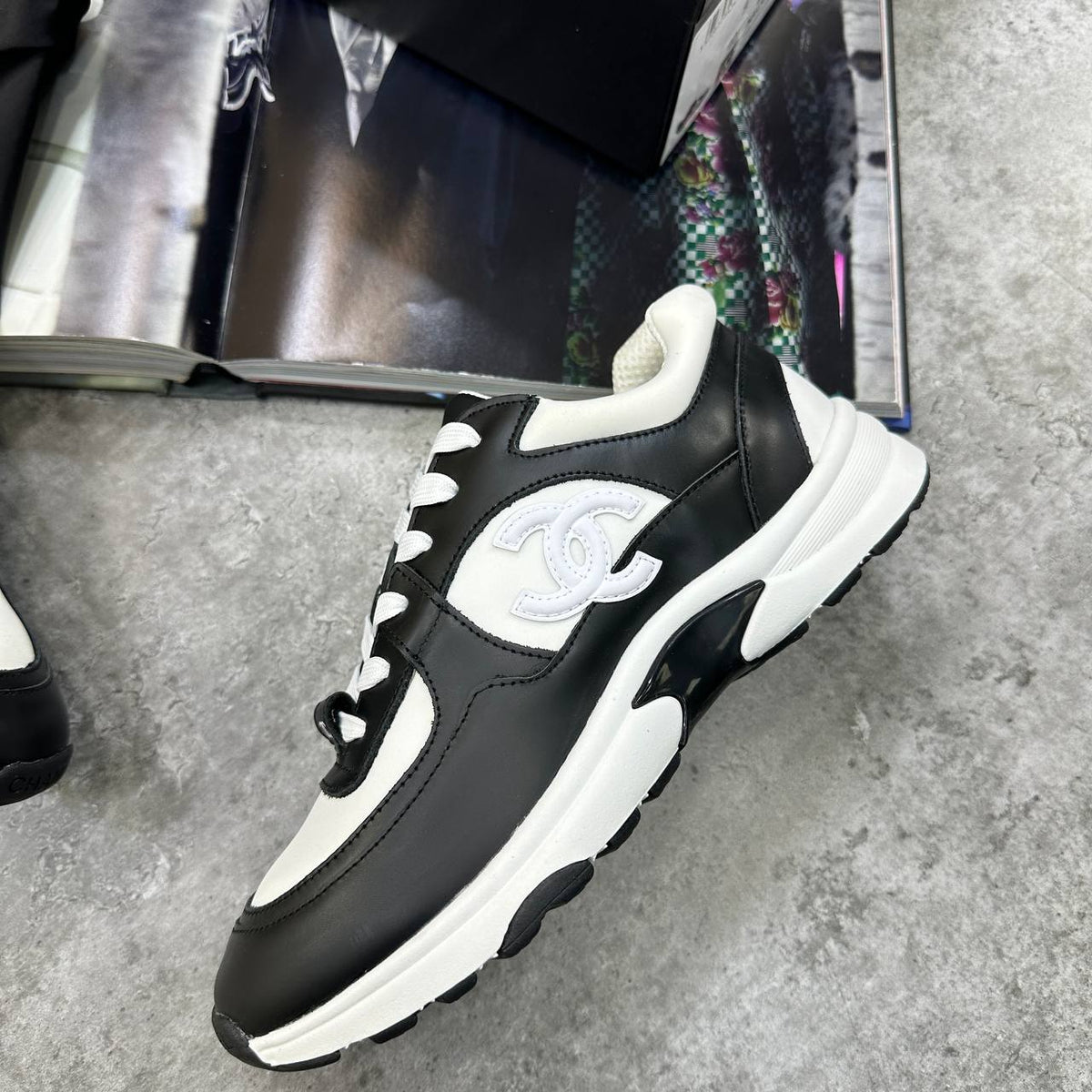 CHNL LEATHER TRAINERS - BLACK/WHITE