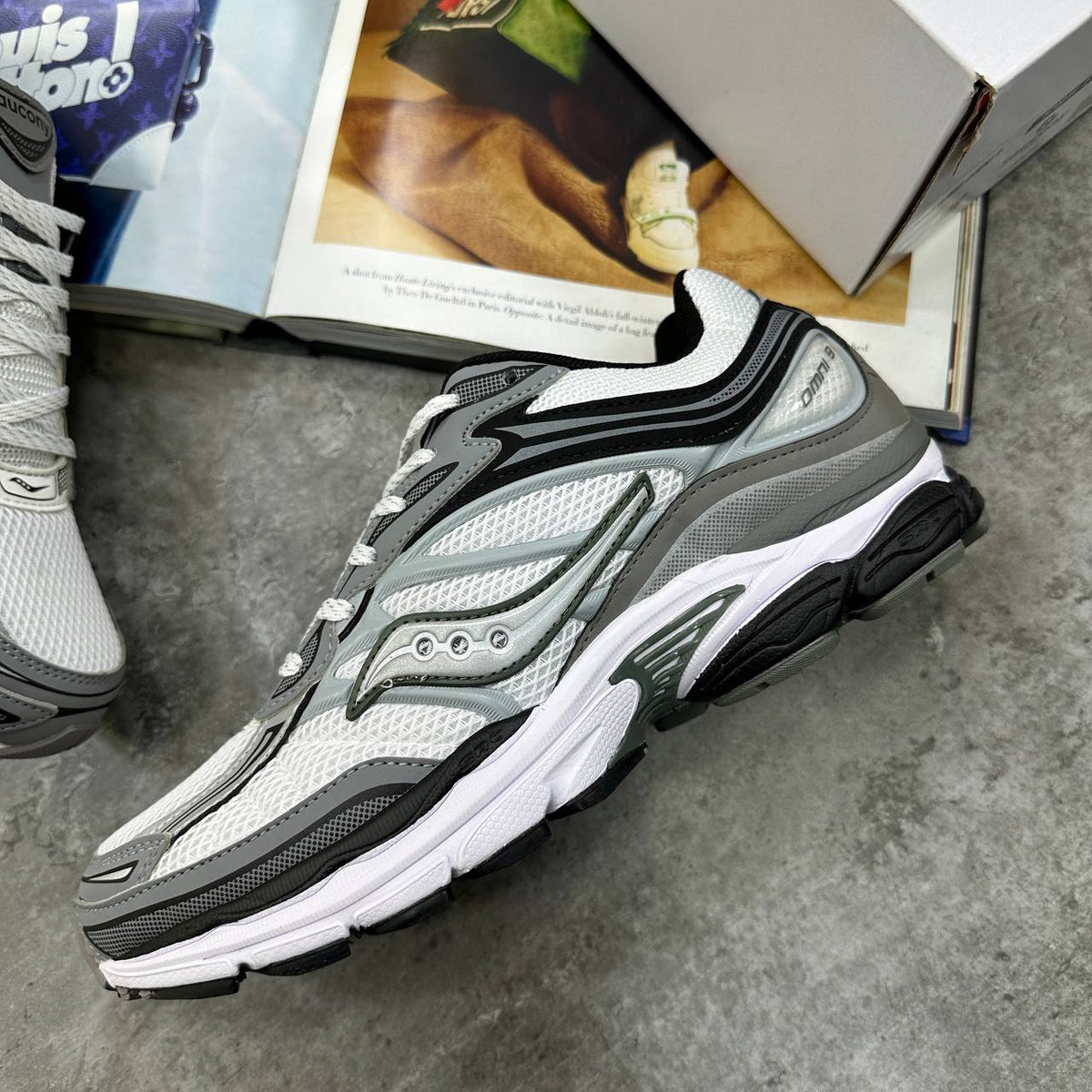 SCN TRAINER - WHITE/GREY