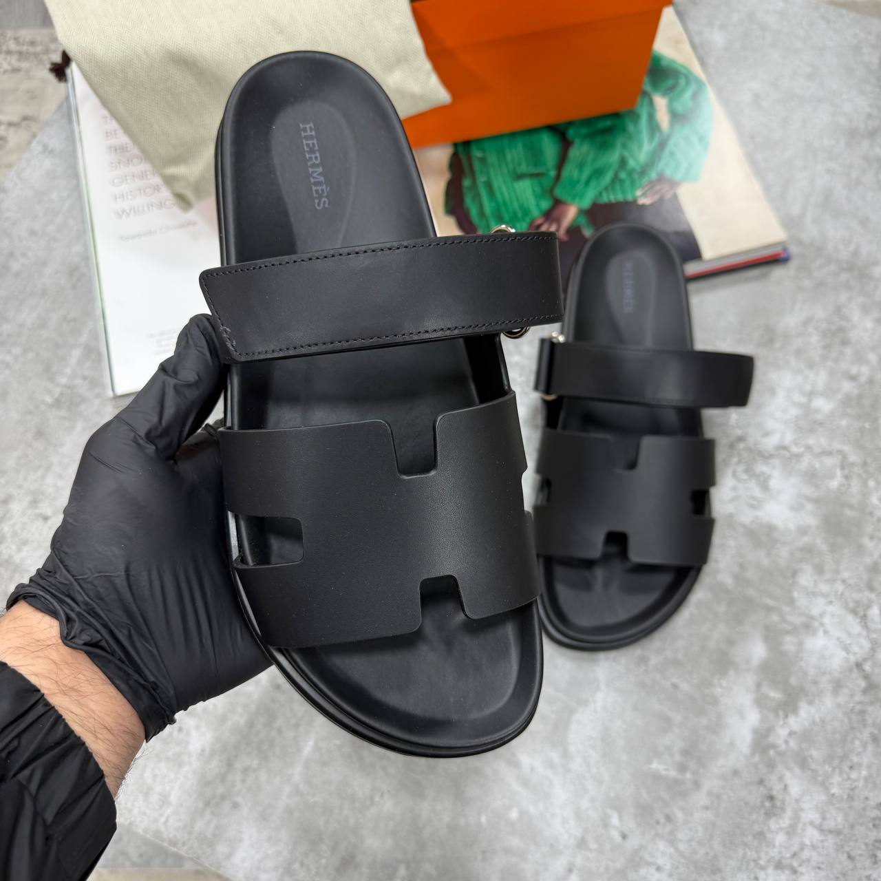 H CHYPRE SANDALS - BLACK