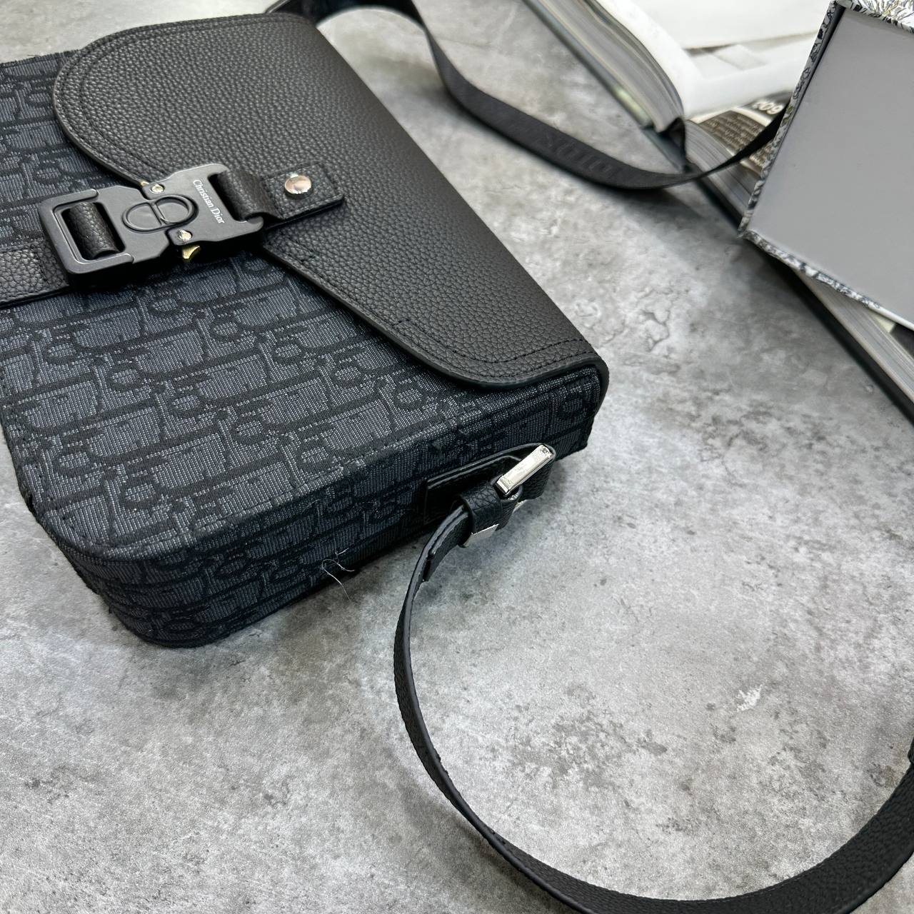 CD SADDLE MESSENGER BAG - NAVY