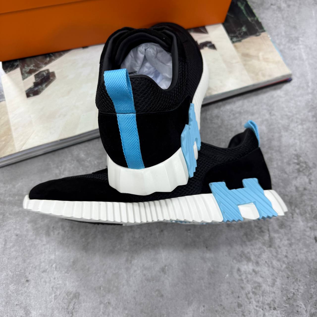 H TRAINER - BLACK / SKYBLUE
