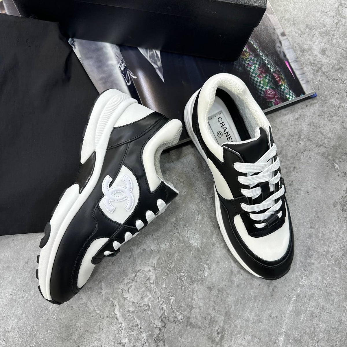CHNL LEATHER TRAINERS - BLACK/WHITE