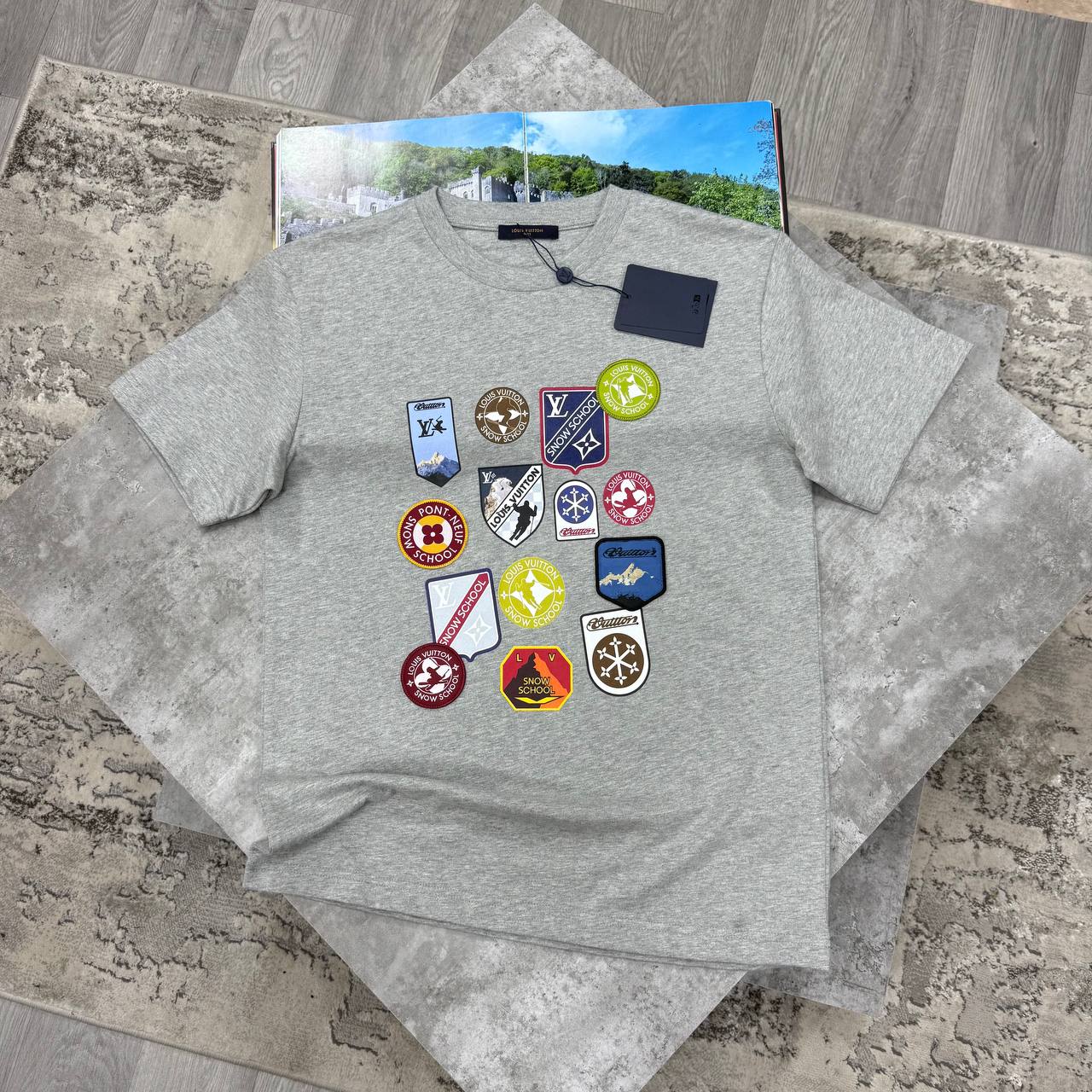 LVE EMBROID PATCHES TSHIRT - GREY