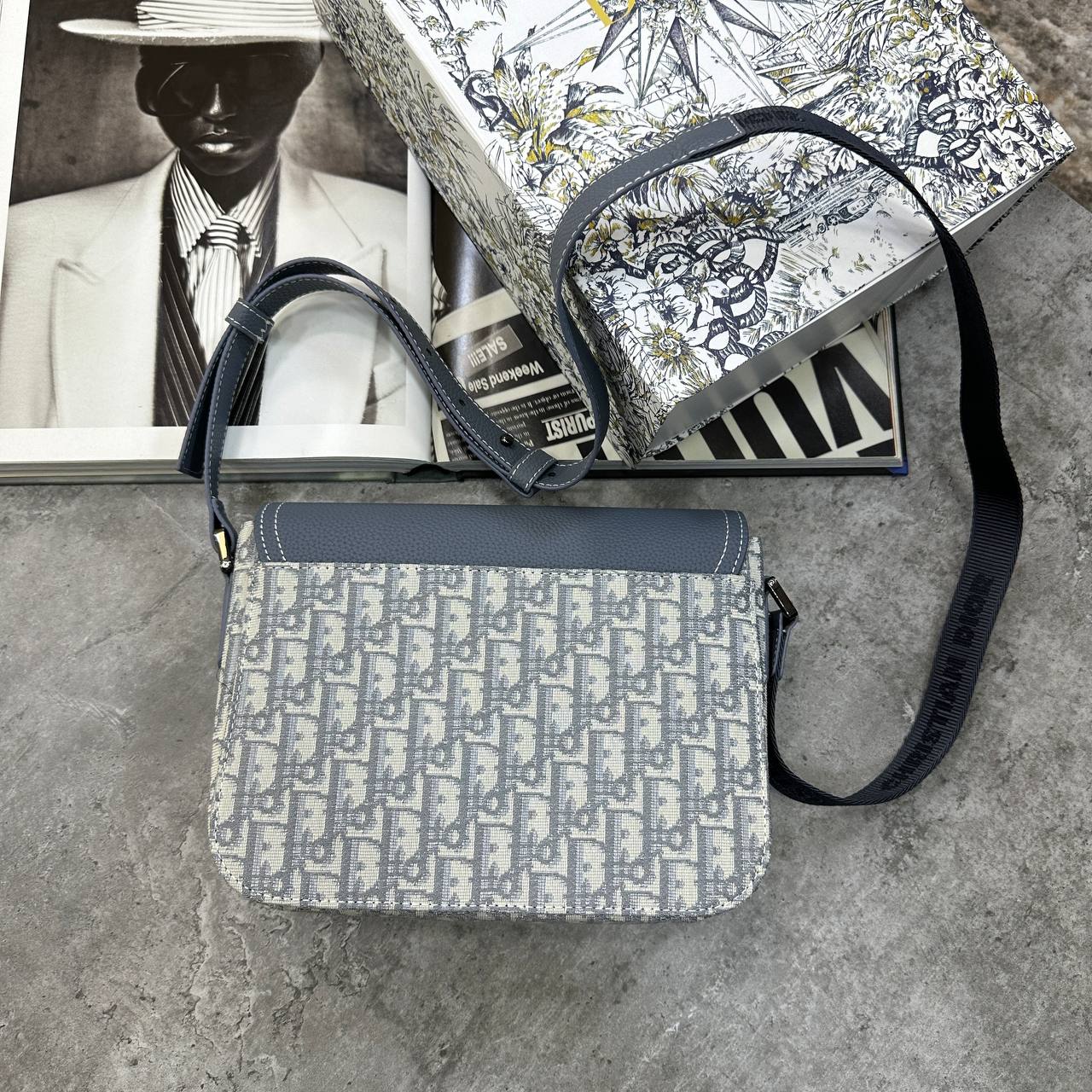 CD SADDLE MESSENGER BAG - GREY