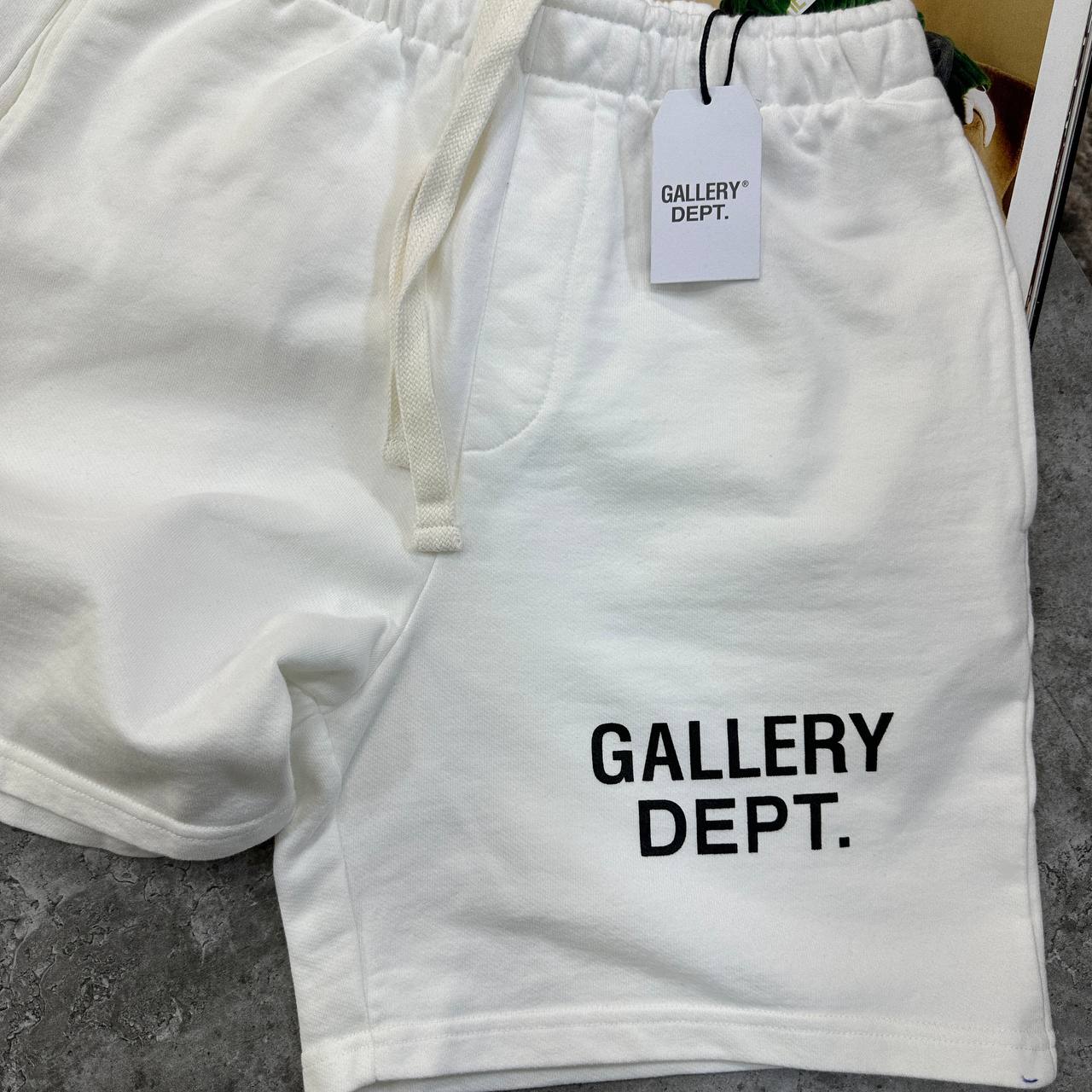 GD SHORTS - WHITE