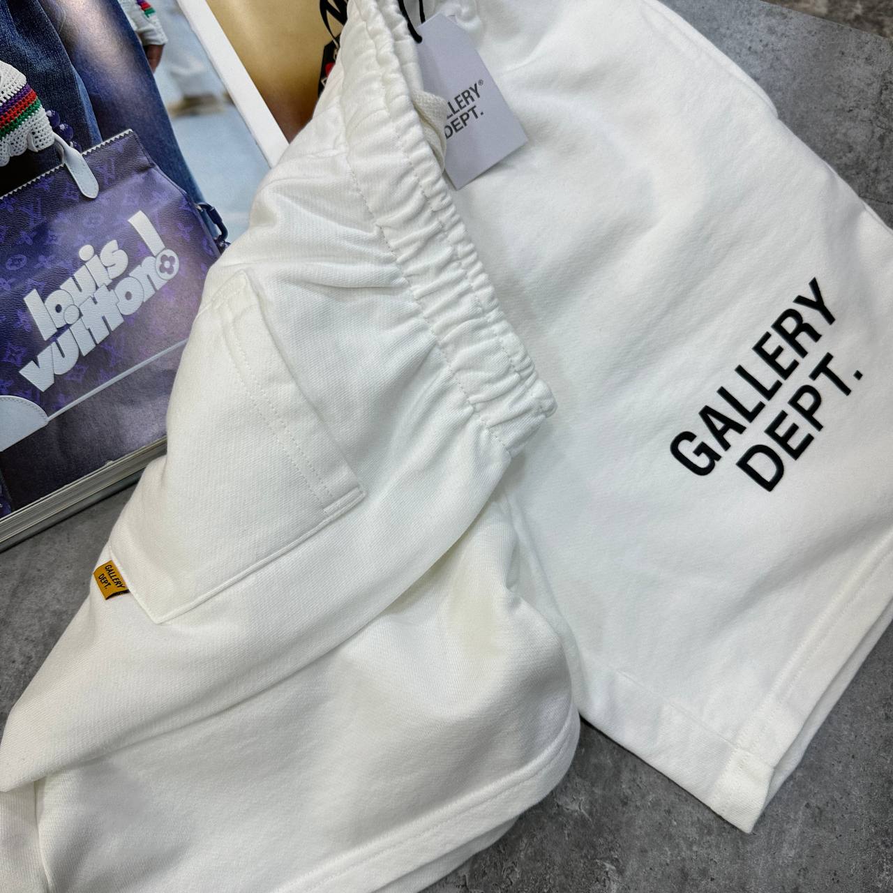 GD SHORTS - WHITE