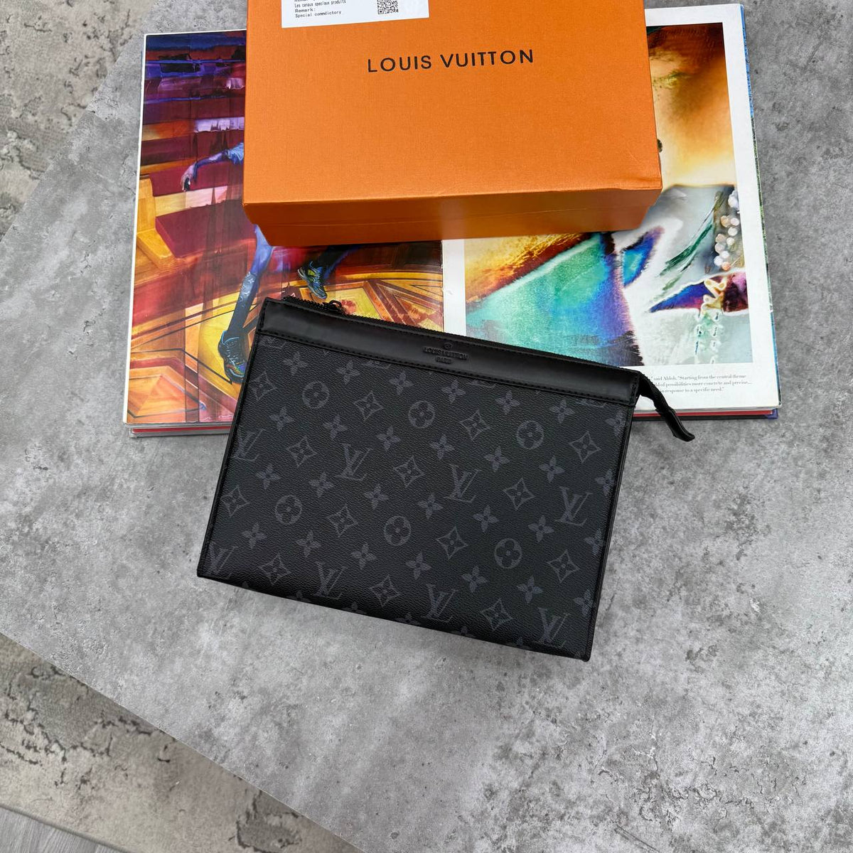 LVE MONOGRAM POUCH BAG - BLACK