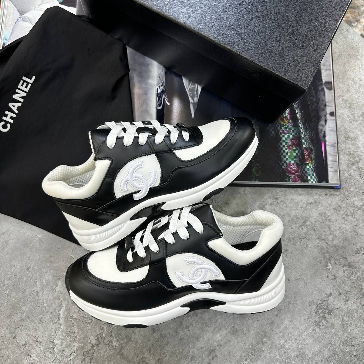 CHNL LEATHER TRAINERS - BLACK/WHITE