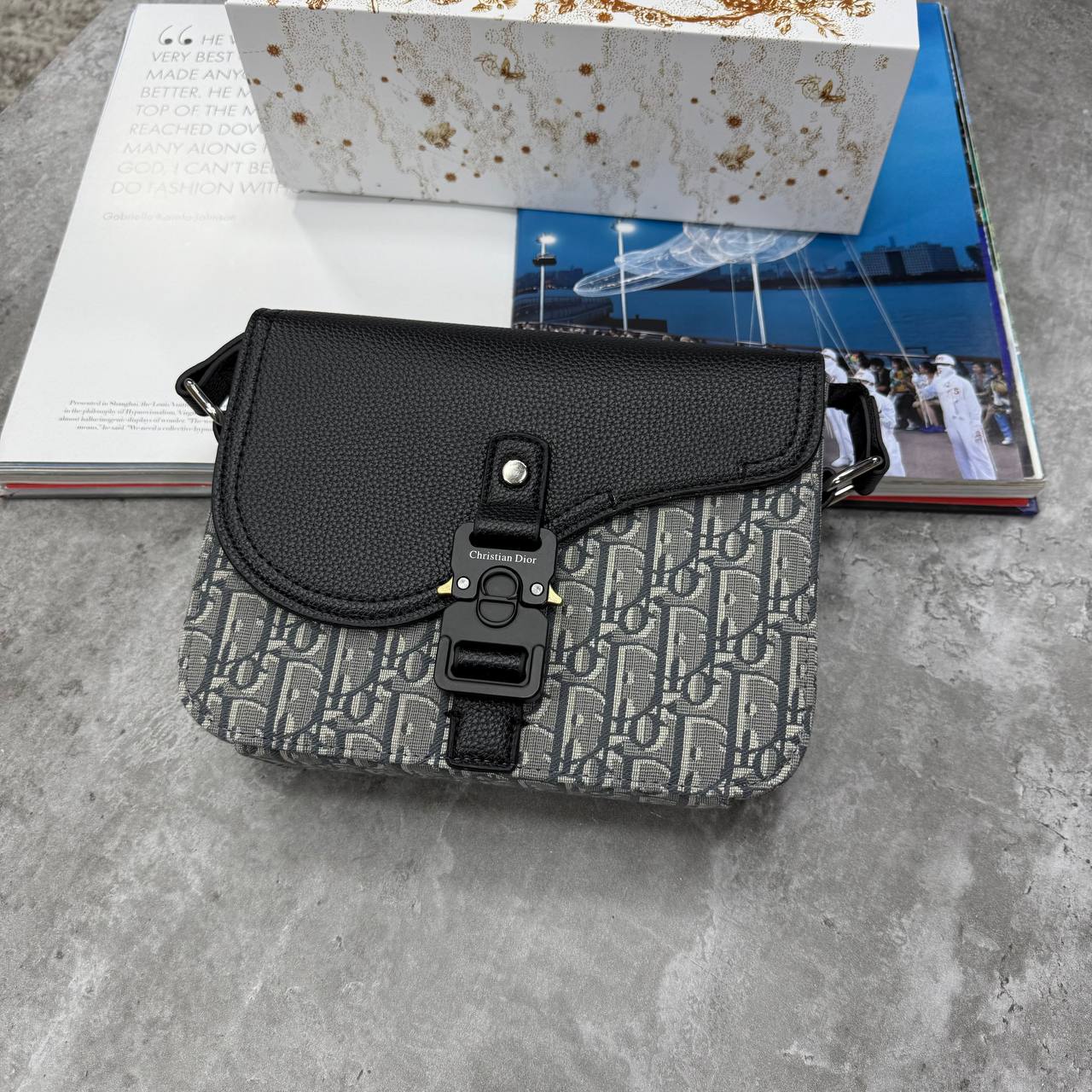 CD SADDLE MESSENGER BAG - BLACK / GREY