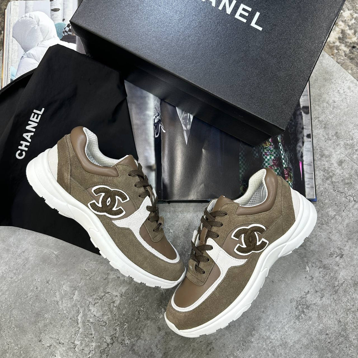CHNL LEATHER TRAINERS - BROWN/WHITE