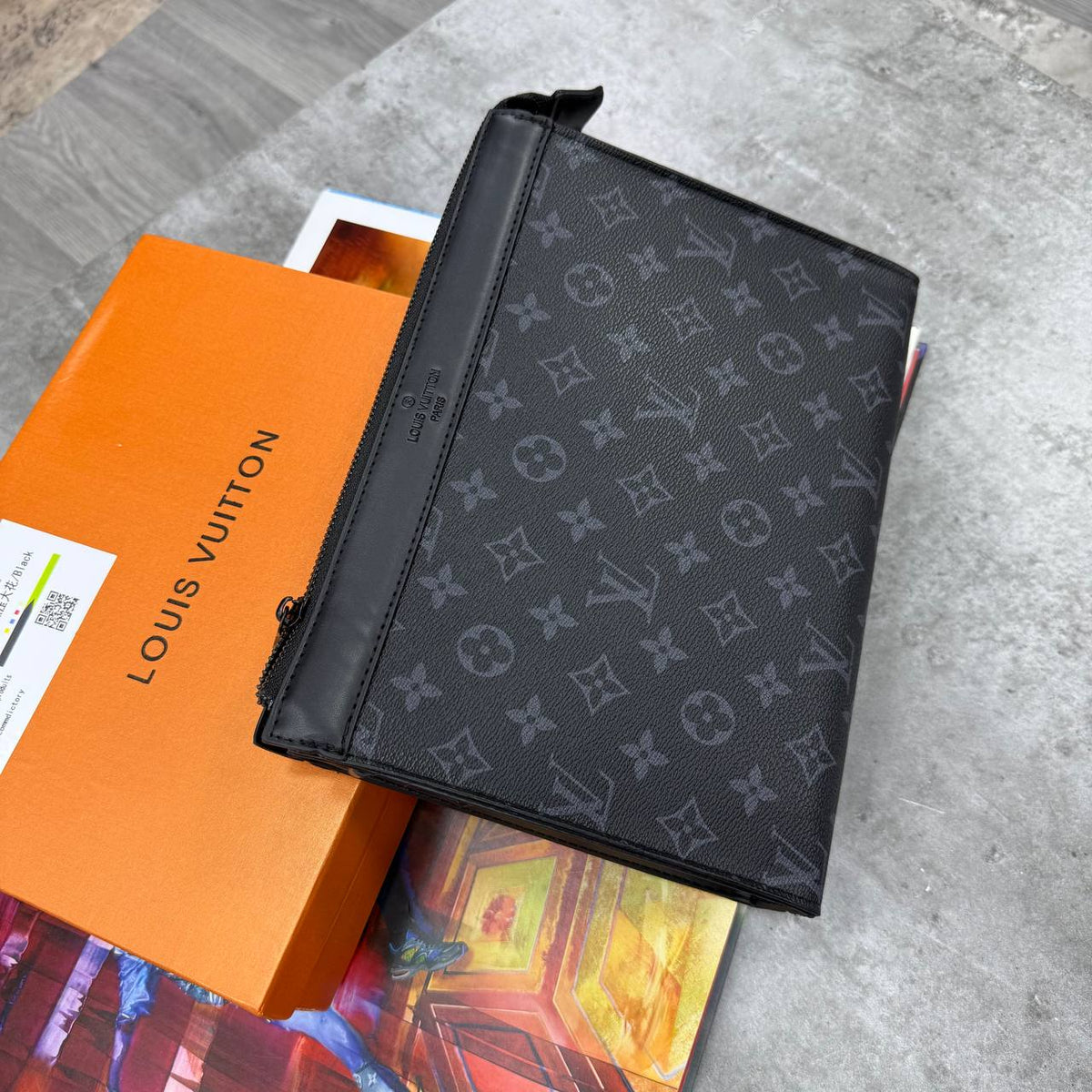 LVE MONOGRAM POUCH BAG - BLACK