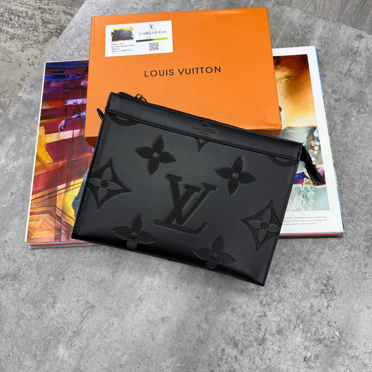 LVE MONOGRAM POUCH BAG - BLACK